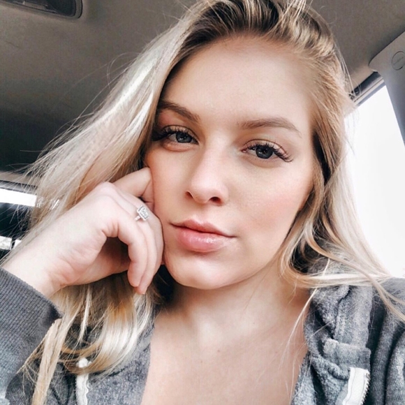 Meet your Posher, Hayley - Picture 1 of 1